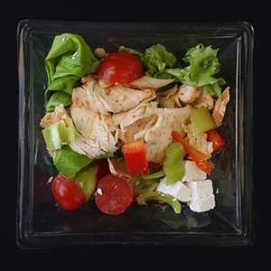 Zelena miks salata sa piletinom i fetom